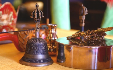 佛教的手铃、梵钟、法鼓指的是什么？